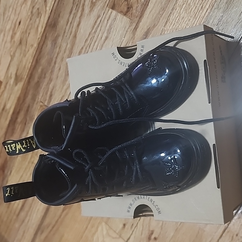 Dr Martens patent star booties